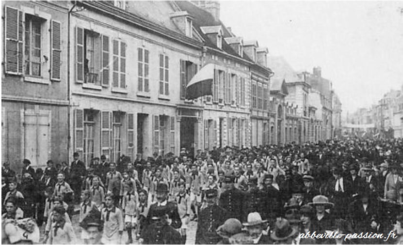 défilé inauguration du stade.JPG